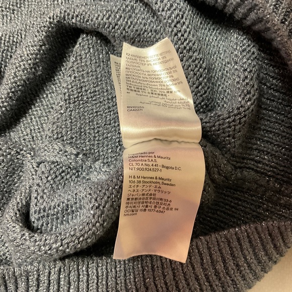 New H&M Gray Metallic Silver Sparkly Sweater - Picture 10 of 12